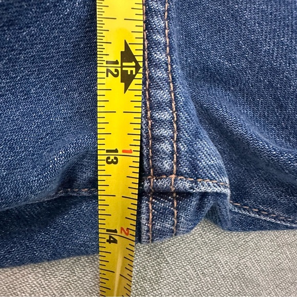 Lane Bryant Women’s Signature Fit Relaxed Straight Mid Rise Jeans Size 26 NWT - Picture 8 of 9